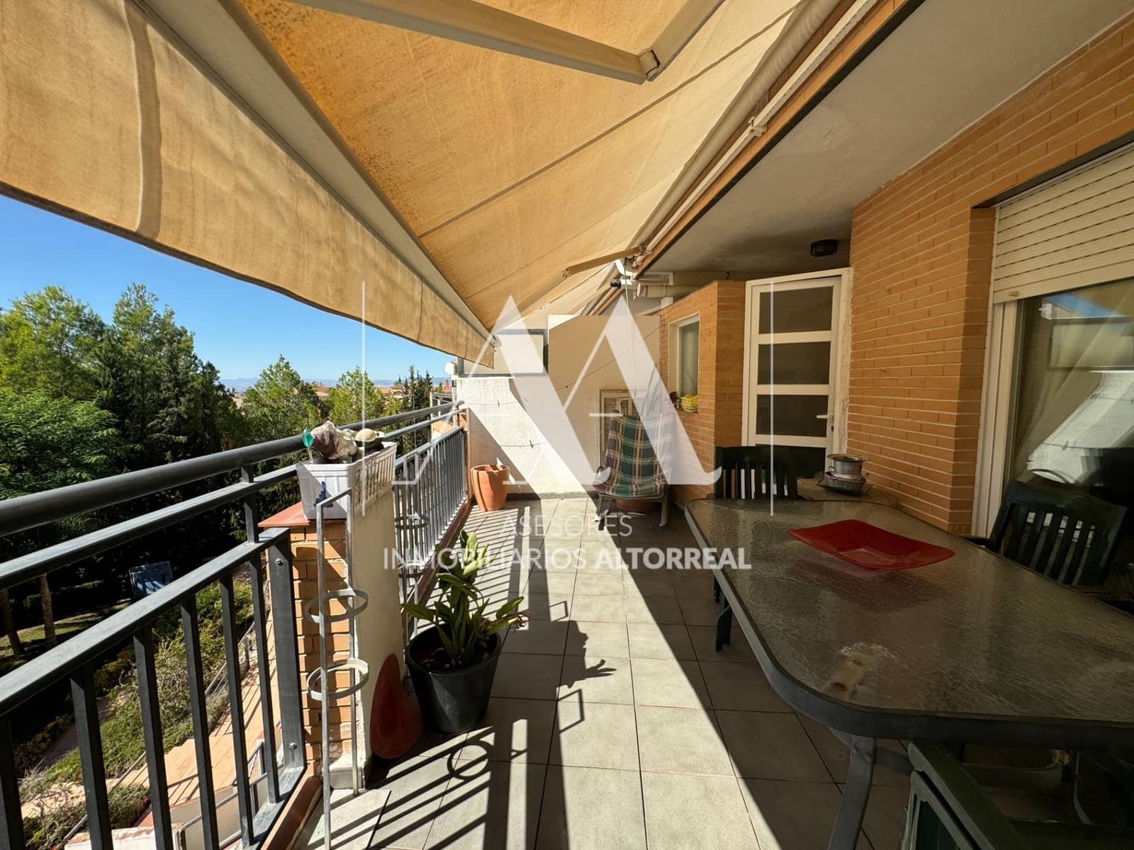 4 slaapkamer Rijtjeshuis te koop in Altorreal met zwembad garage - € 279.000 (Ref: 9374143)