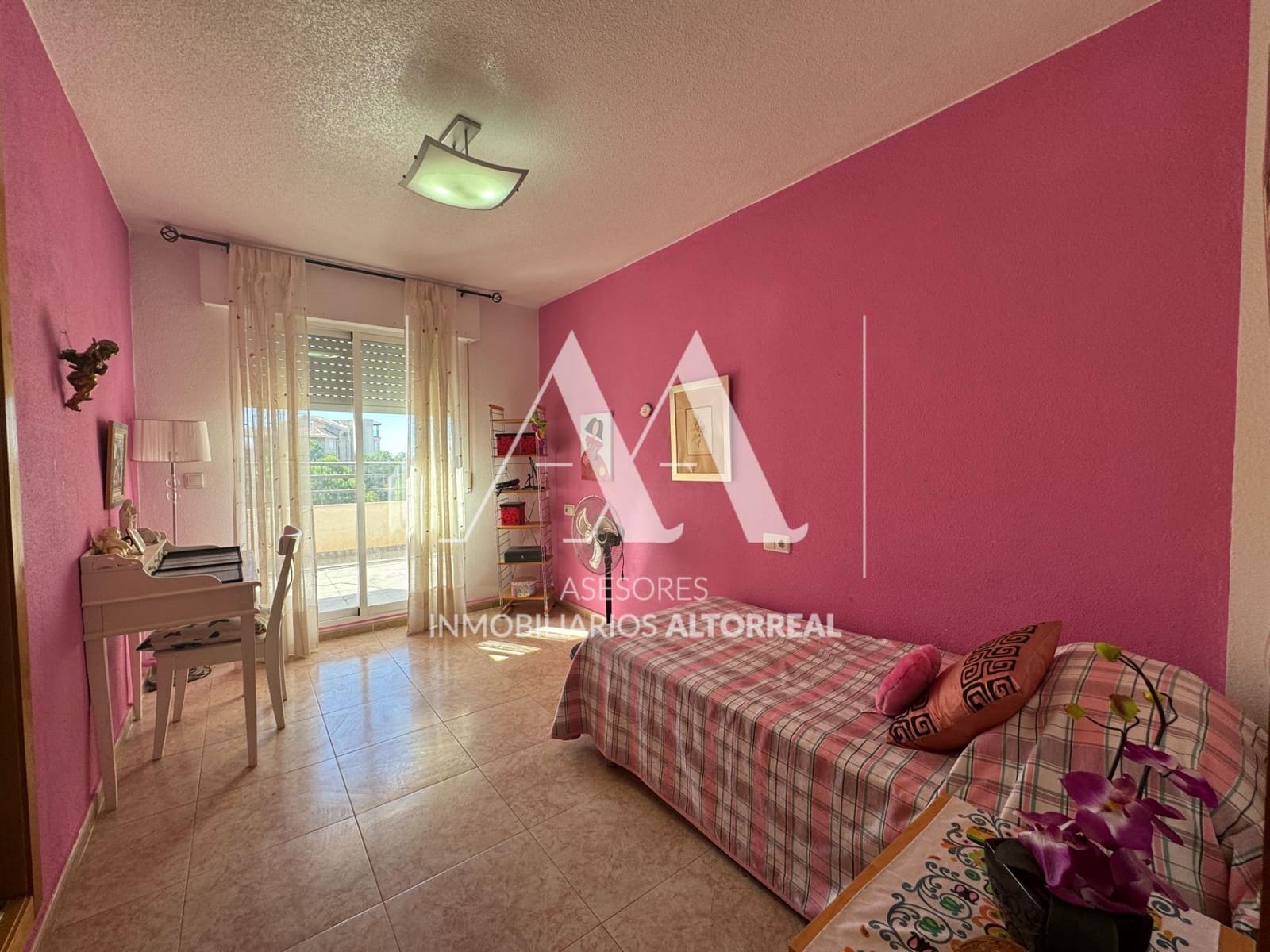 4 slaapkamer Rijtjeshuis te koop in Altorreal met zwembad garage - € 279.000 (Ref: 9374143)