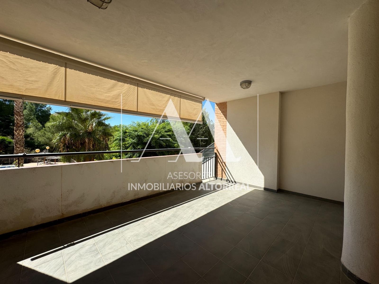 4 slaapkamer Rijtjeshuis te koop in Altorreal met zwembad garage - € 279.000 (Ref: 9374143)