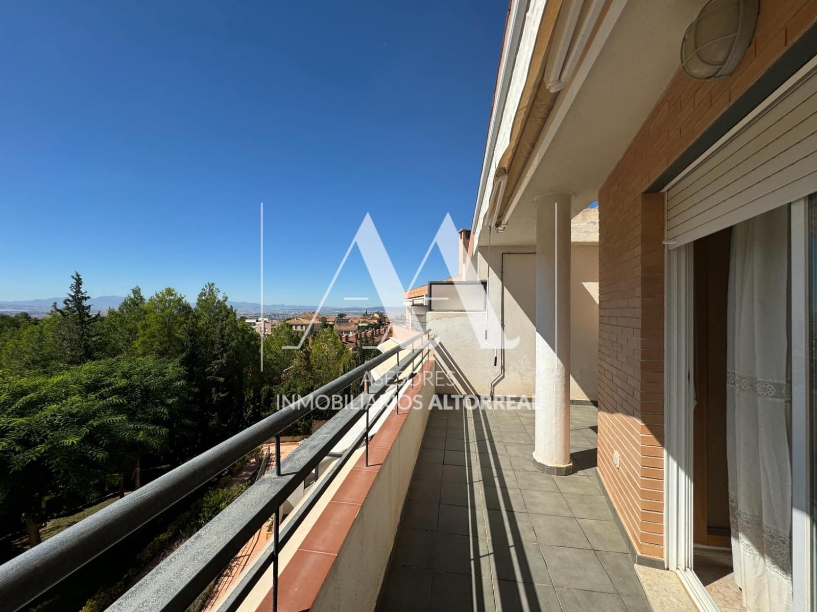 4 slaapkamer Rijtjeshuis te koop in Altorreal met zwembad garage - € 279.000 (Ref: 9374143)