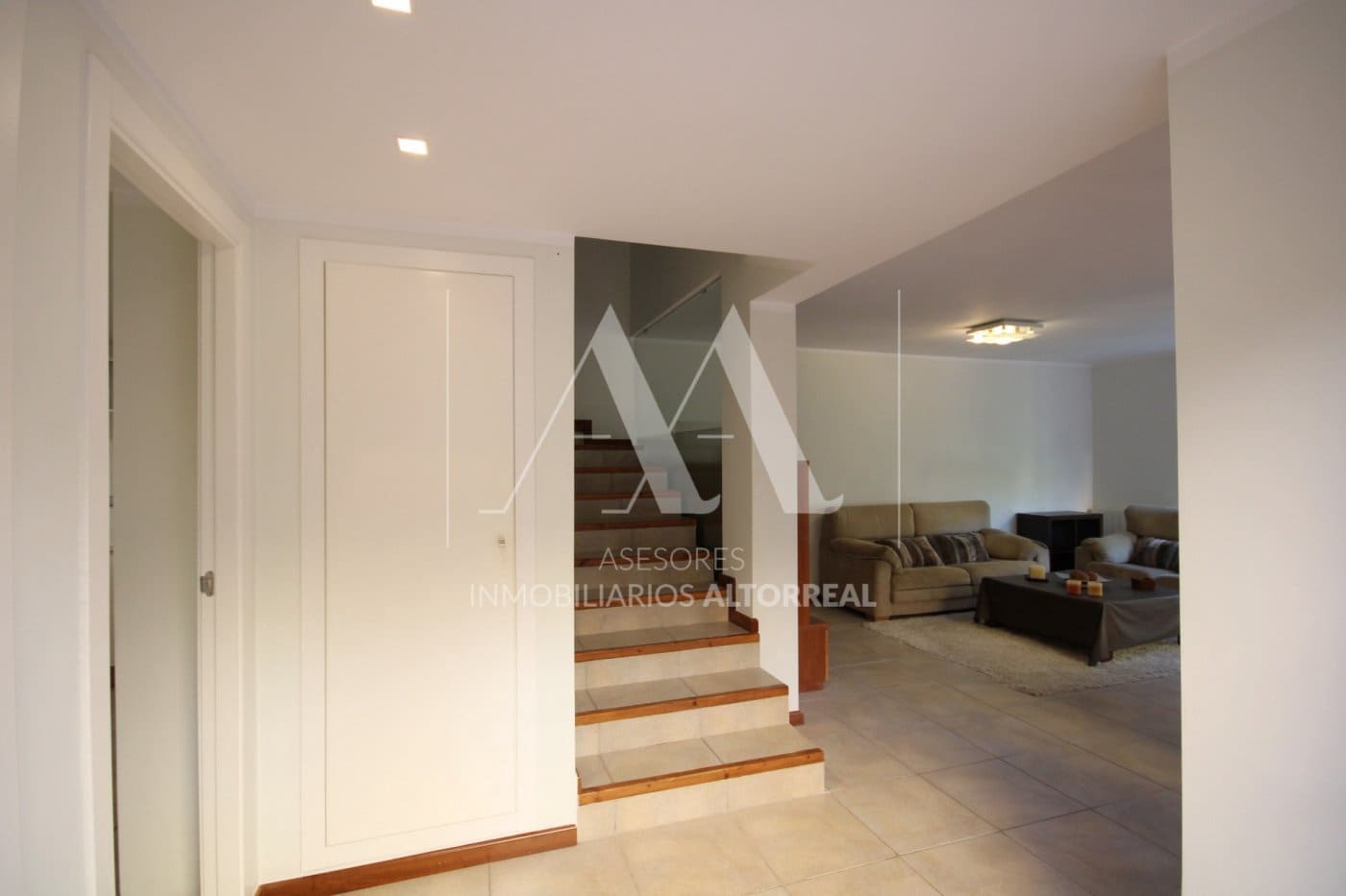 Moradia Geminada para arrendar em Altorreal - 1 000 € (Ref: 9494673)