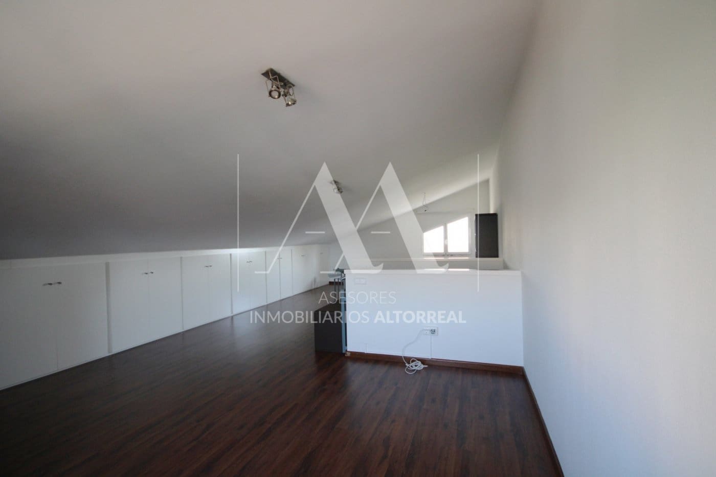 Moradia Geminada para arrendar em Altorreal - 1 000 € (Ref: 9494673)