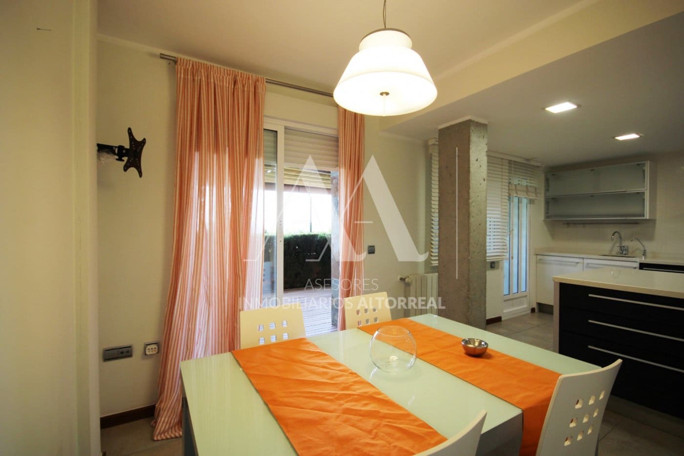 Moradia Geminada para arrendar em Altorreal - 1 000 € (Ref: 9494673)