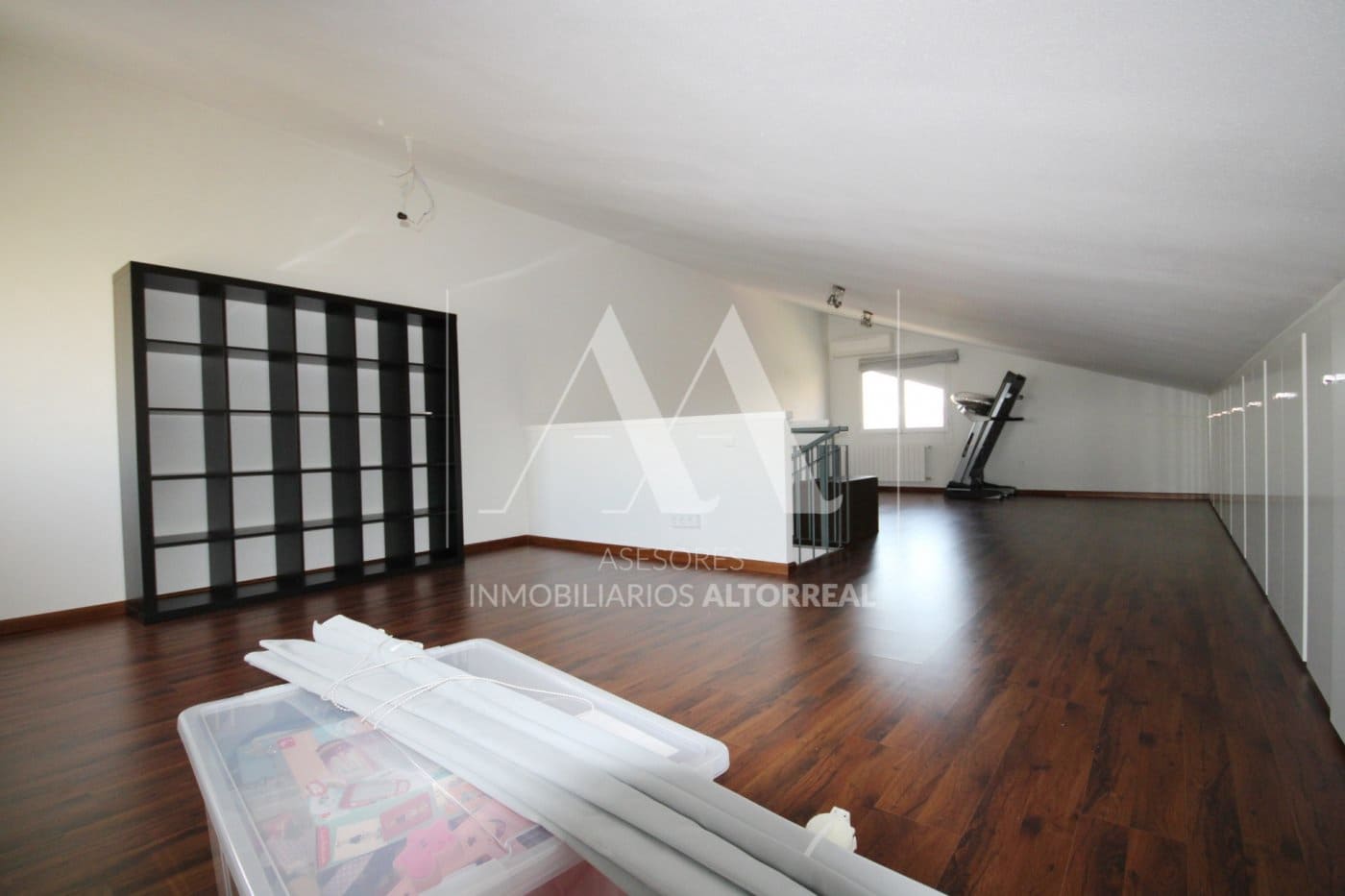 Moradia Geminada para arrendar em Altorreal - 1 000 € (Ref: 9494673)