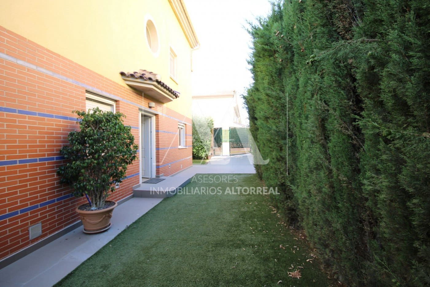 Moradia Geminada para arrendar em Altorreal - 1 000 € (Ref: 9494673)