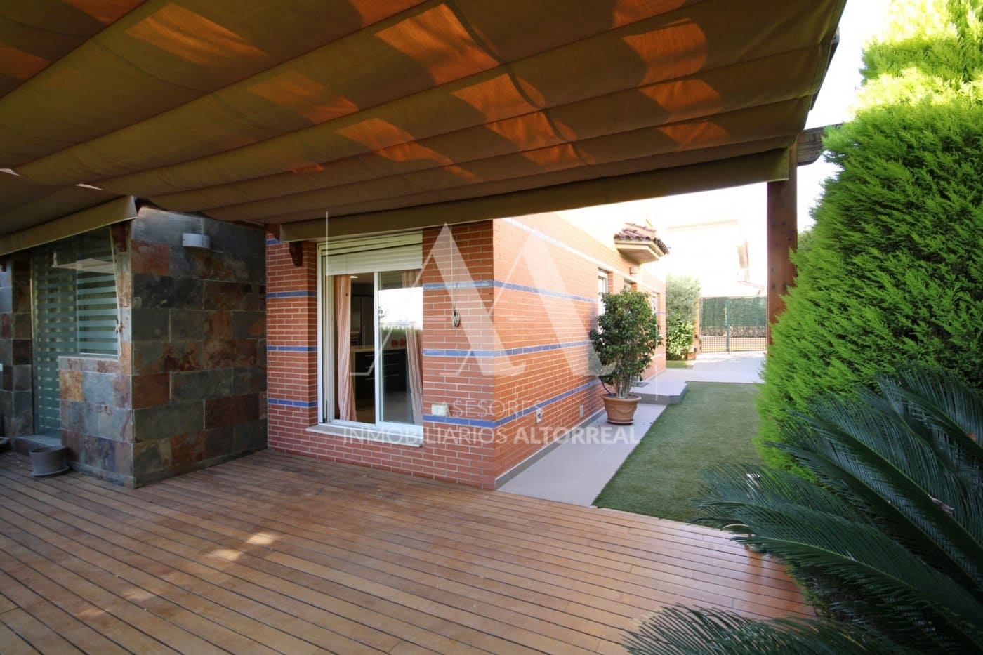 Moradia Geminada para arrendar em Altorreal - 1 000 € (Ref: 9494673)