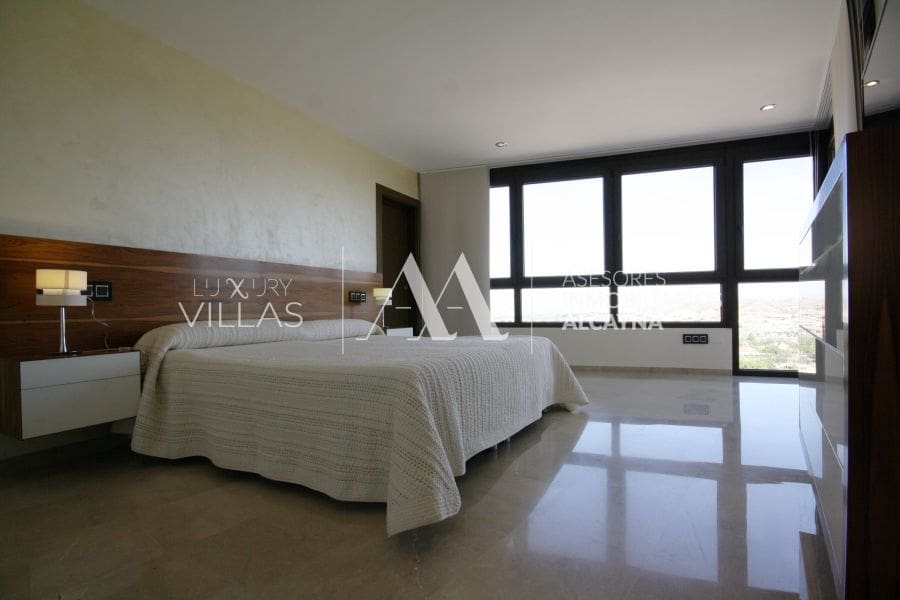 4 slaapkamer Villa te koop in La Alcayna met zwembad garage - € 720.000 (Ref: 9865226)