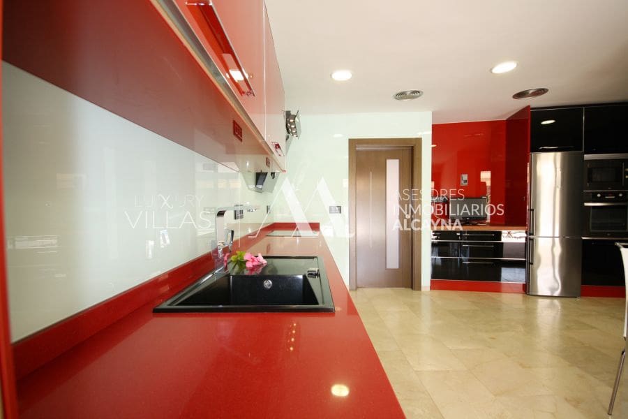 4 slaapkamer Villa te koop in La Alcayna met zwembad garage - € 720.000 (Ref: 9865226)