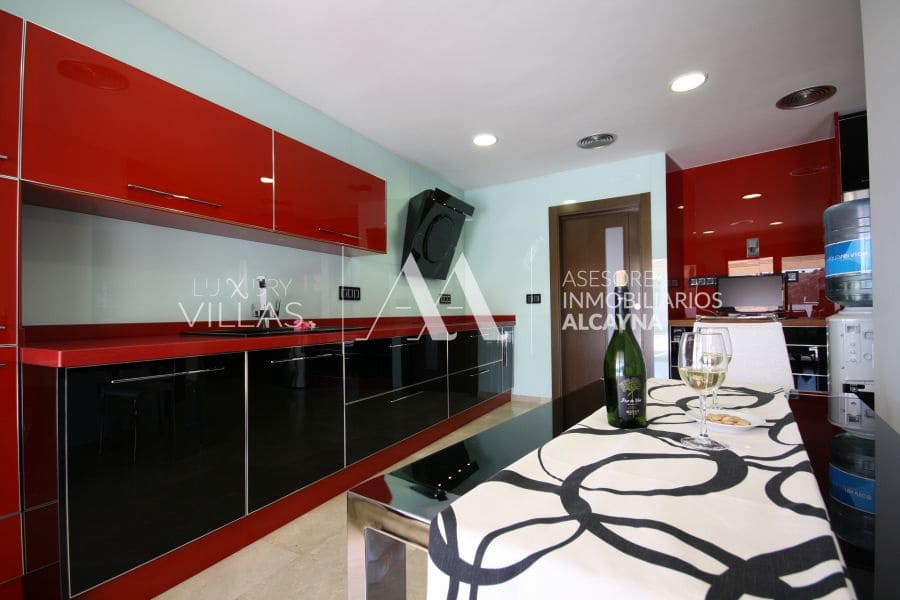 4 slaapkamer Villa te koop in La Alcayna met zwembad garage - € 720.000 (Ref: 9865226)