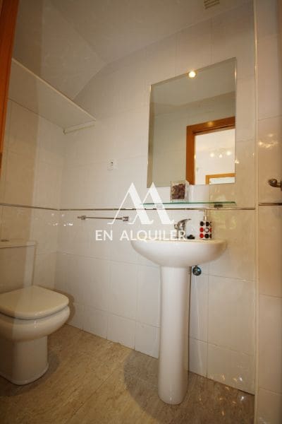 4 bedroom Semi-detached Villa for rent in Altorreal with pool garage - € 950 (Ref: 9865227)