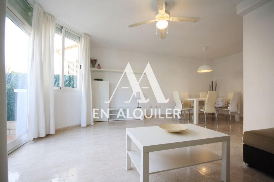 4 bedroom Semi-detached Villa for rent in Altorreal with pool garage - € 950 (Ref: 9865227)