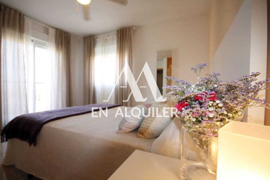 4 bedroom Semi-detached Villa for rent in Altorreal with pool garage - € 950 (Ref: 9865227)