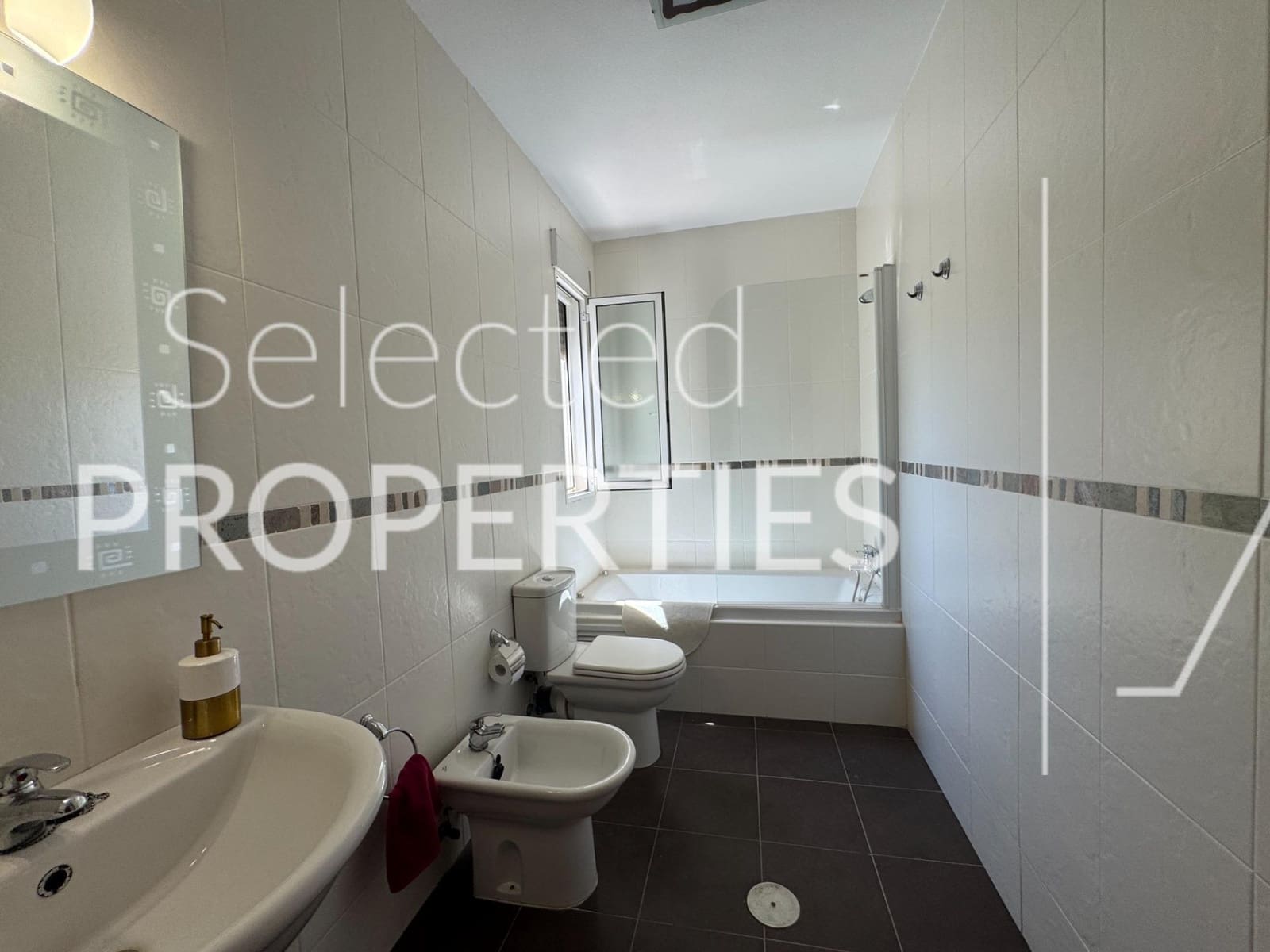 9 bedroom Villa for sale in Molina de Segura with pool garage - € 379,000 (Ref: 9876472)