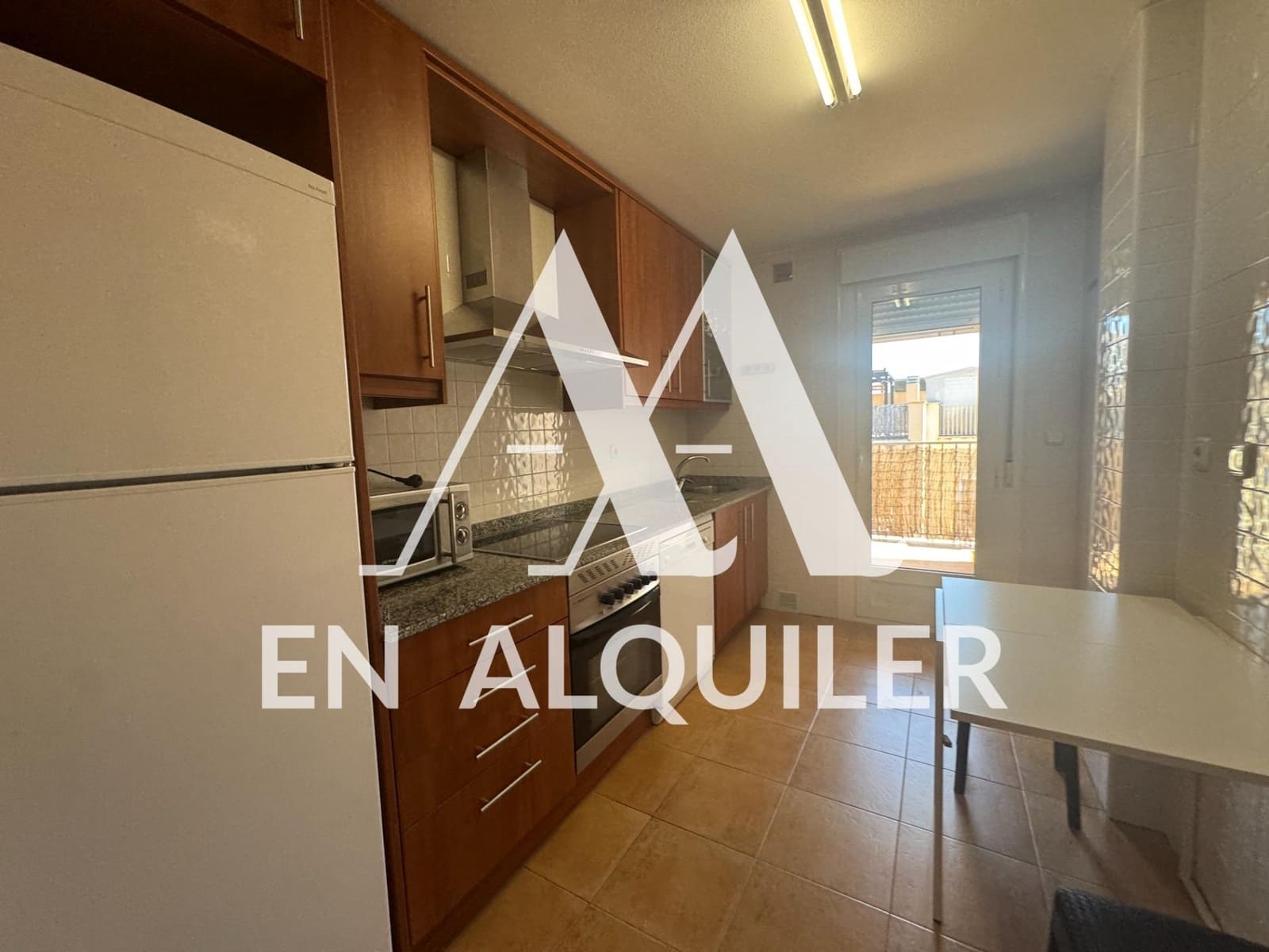 2 soverom Penthouse til leie i Altorreal med svømmebasseng garasje - € 850 (Ref: 9878896)