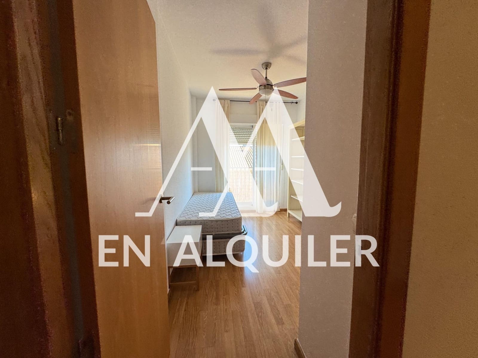 2 soverom Penthouse til leie i Altorreal med svømmebasseng garasje - € 850 (Ref: 9878896)