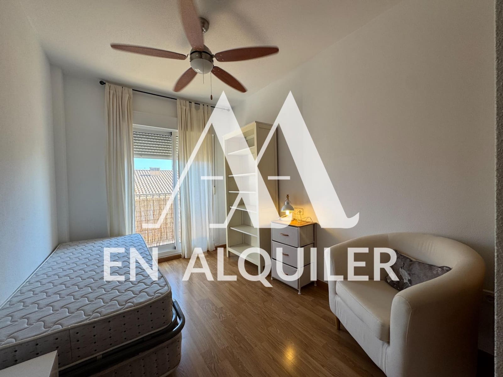 2 soverom Penthouse til leie i Altorreal med svømmebasseng garasje - € 850 (Ref: 9878896)