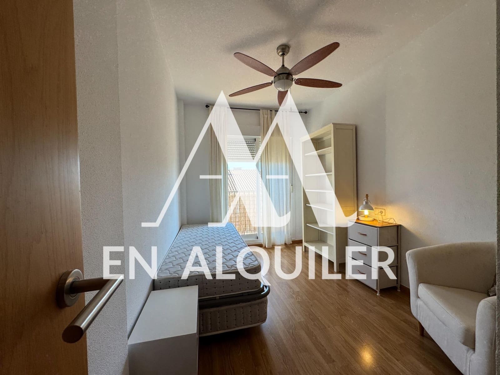 2 soverom Penthouse til leie i Altorreal med svømmebasseng garasje - € 850 (Ref: 9878896)