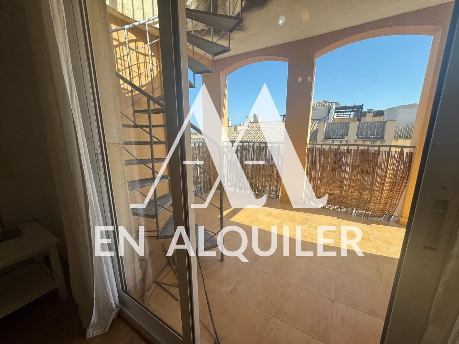 2 soverom Penthouse til leie i Altorreal med svømmebasseng garasje - € 850 (Ref: 9878896)