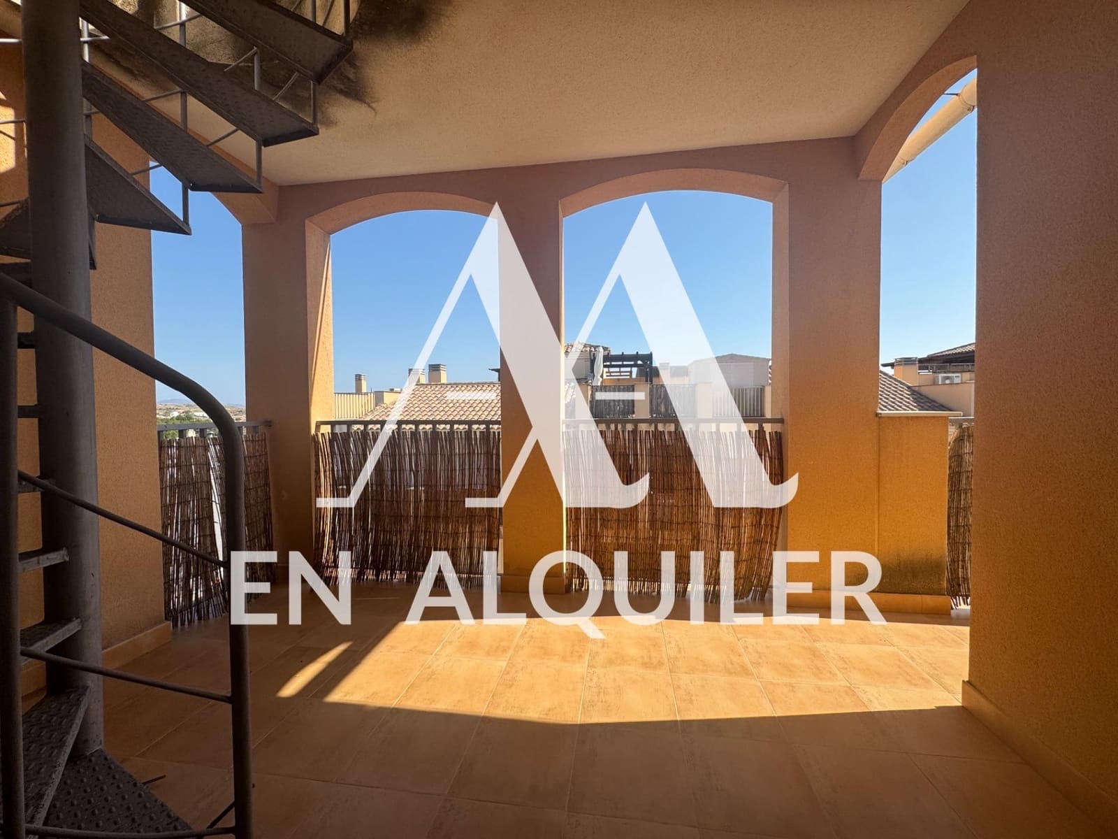 2 soverom Penthouse til leie i Altorreal med svømmebasseng garasje - € 850 (Ref: 9878896)