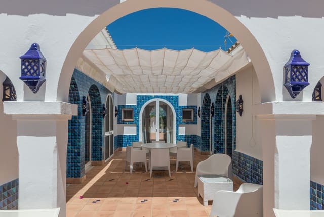 3 sovrum Villa till salu i Benalup med pool garage - 695 000 € (Ref: 10139092)