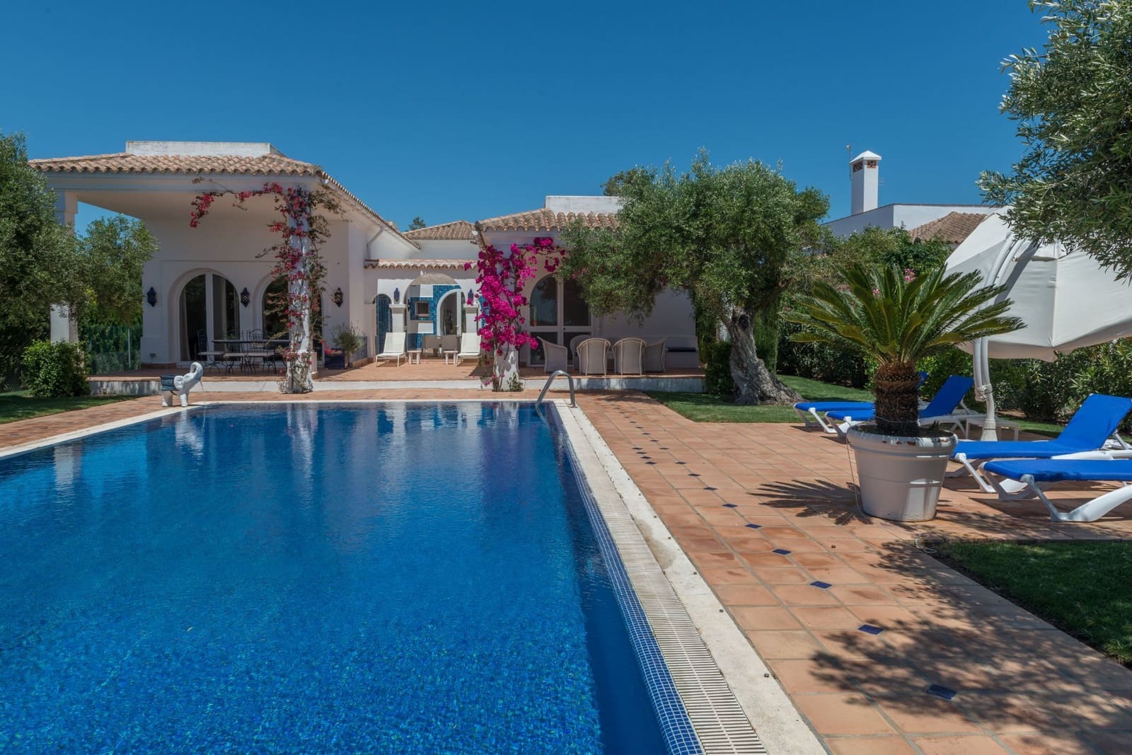 3 soveværelse Villa til salg i Benalup med swimmingpool garage - € 695.000 (Ref: 10139092)