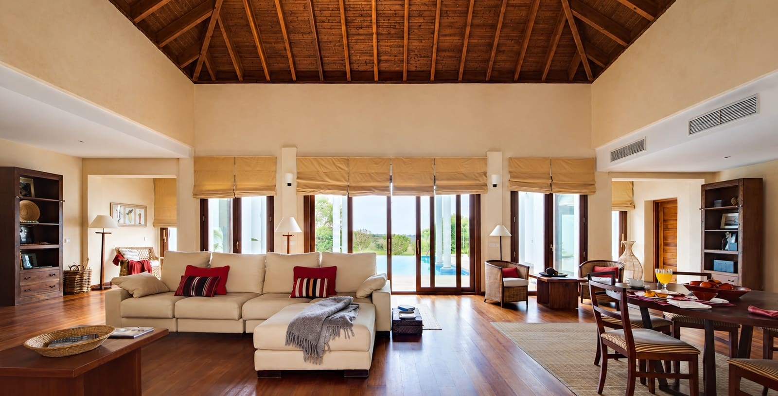 Chalet de 4 habitaciones en Benalup en venta con piscina garaje - 750.000 € (Ref: 10170508)