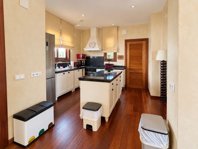 4 quarto Moradia para venda em Benalup com piscina garagem - 750 000 € (Ref: 10170508)