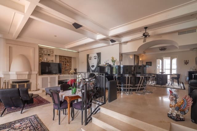 3 bedroom Villa for sale in Benalup with pool garage - € 595,000 (Ref: 8556190)