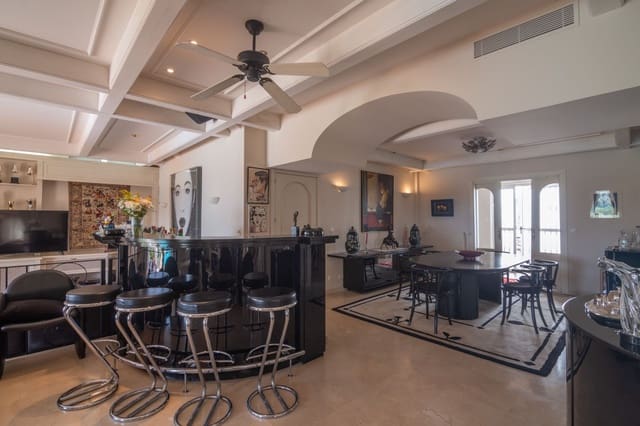 3 bedroom Villa for sale in Benalup with pool garage - € 595,000 (Ref: 8556190)