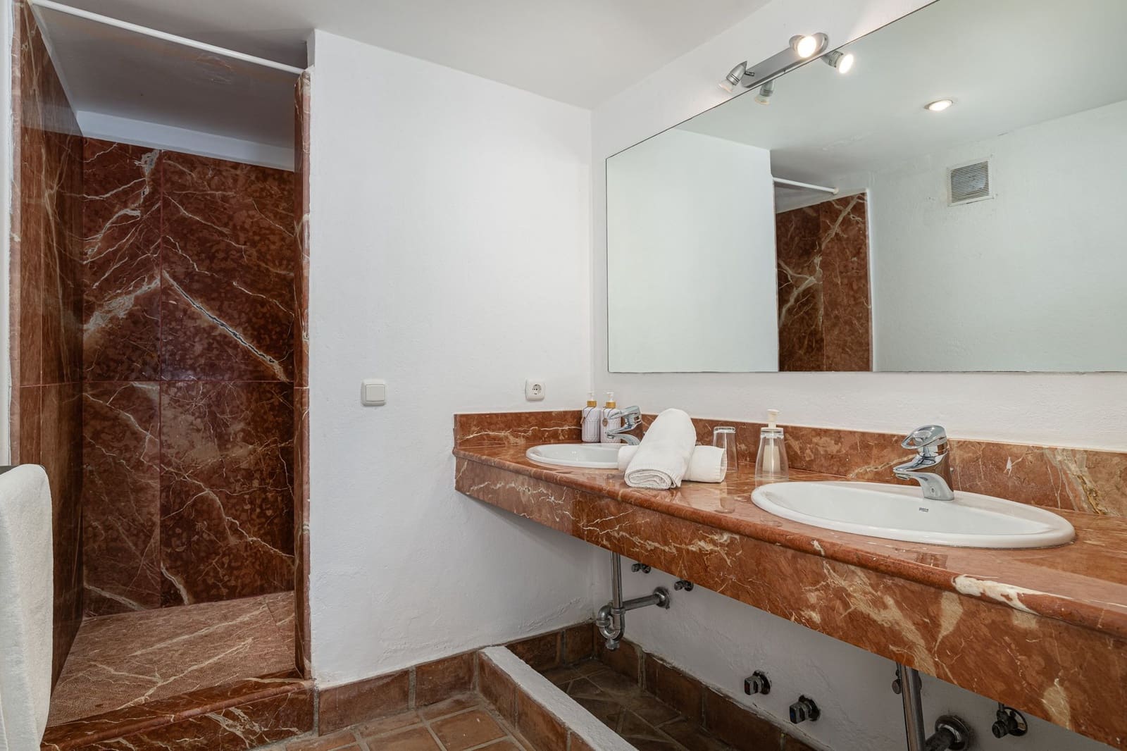 5 chambre Villa/Maison à vendre à Benalup avec piscine garage - 975 000 € (Ref: 8556192)