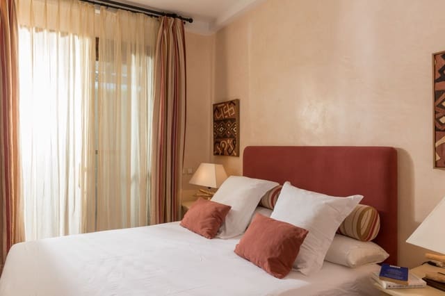 3 bedroom Villa for sale in Benalup with pool garage - € 800,000 (Ref: 8723602)