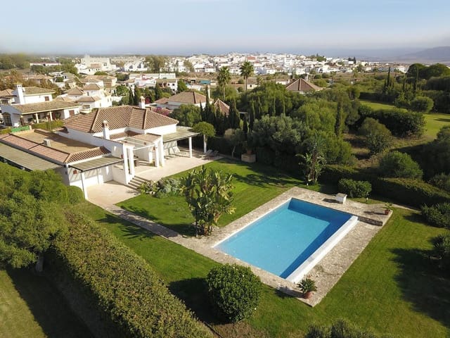 3 bedroom Villa for sale in Benalup with pool garage - € 800,000 (Ref: 8723602)