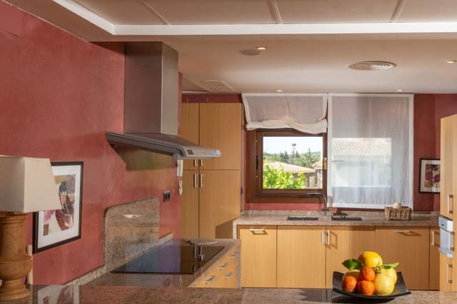 3 bedroom Villa for sale in Benalup with pool garage - € 800,000 (Ref: 8723602)