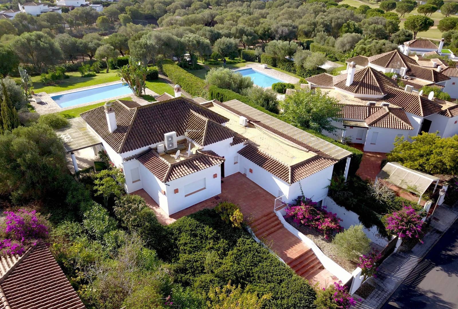 3 soveværelse Villa til salg i Benalup med swimmingpool garage - € 800.000 (Ref: 8723602)