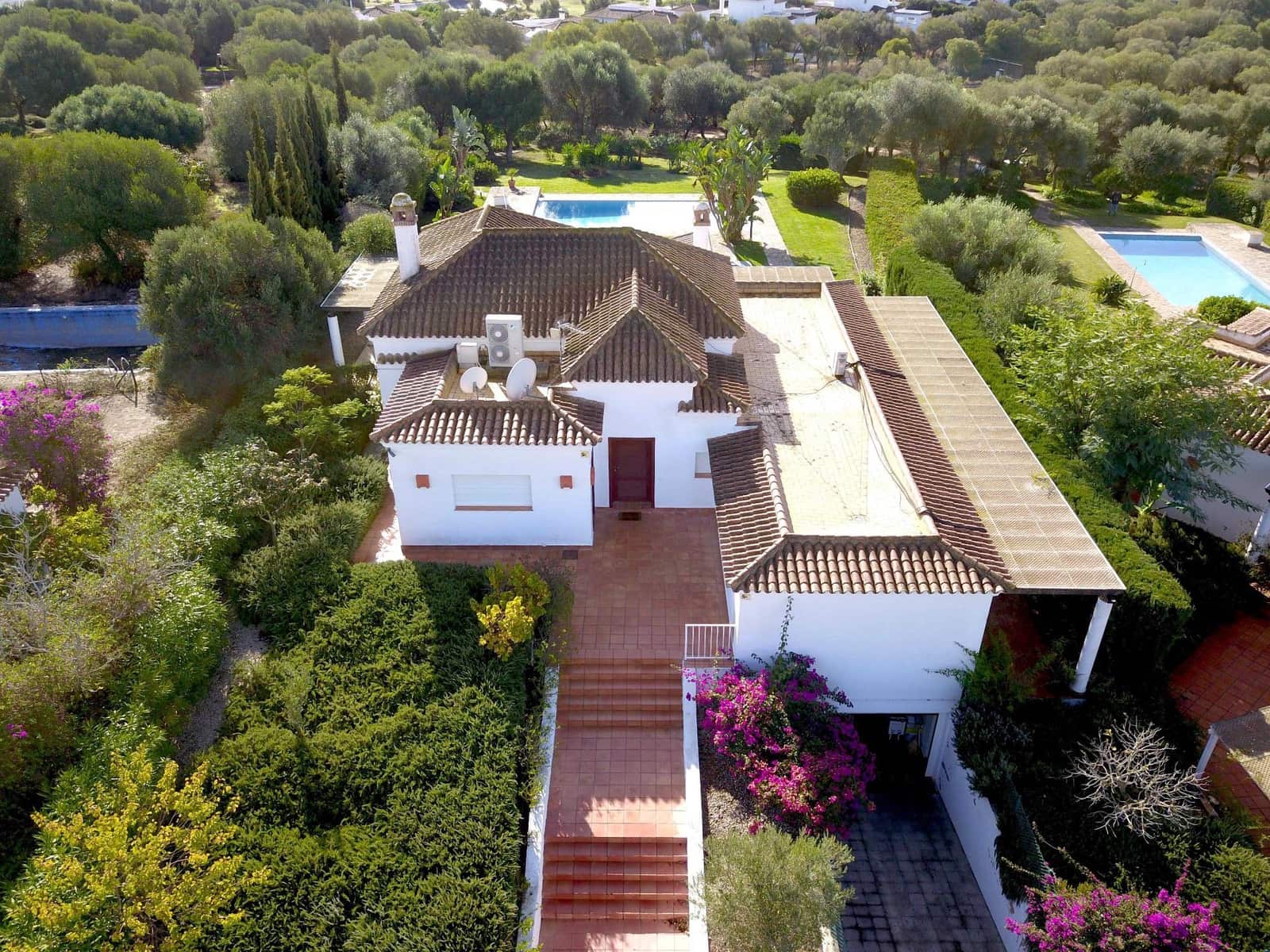 3 soveværelse Villa til salg i Benalup med swimmingpool garage - € 800.000 (Ref: 8723602)