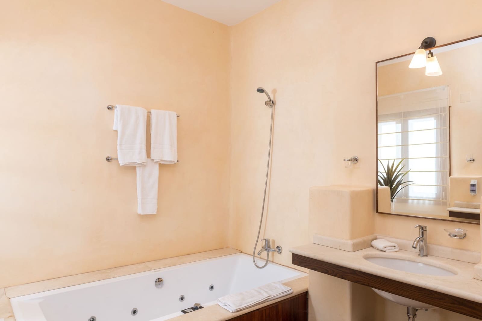 5 bedroom Villa for sale in Benalup with pool garage - € 790,000 (Ref: 8723603)