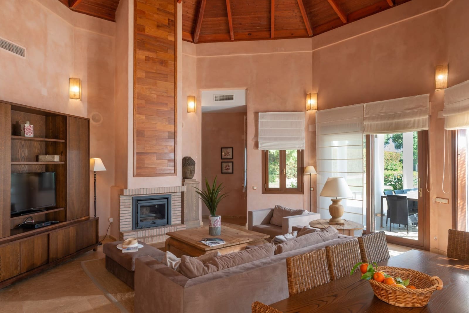5 bedroom Villa for sale in Benalup with pool garage - € 790,000 (Ref: 8723603)