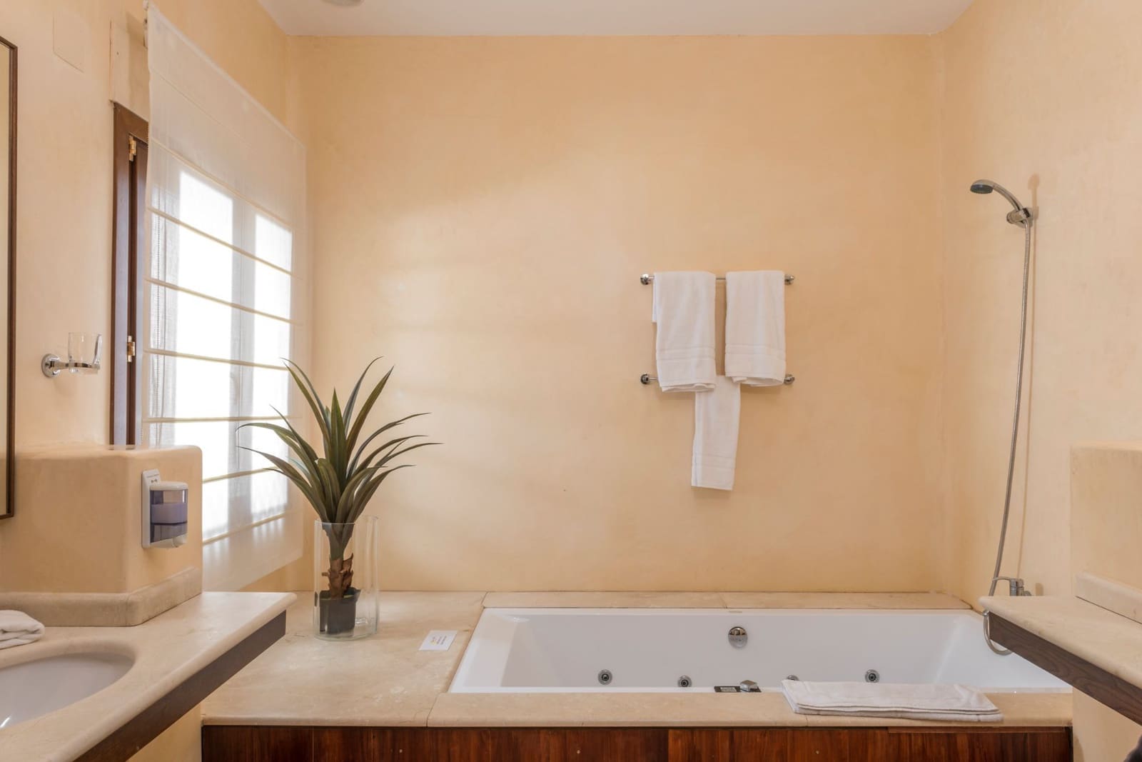 5 bedroom Villa for sale in Benalup with pool garage - € 790,000 (Ref: 8723603)