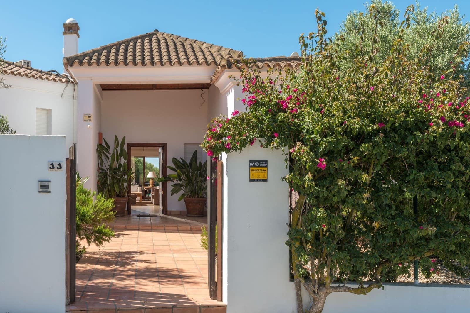 5 bedroom Villa for sale in Benalup with pool garage - € 790,000 (Ref: 8723603)