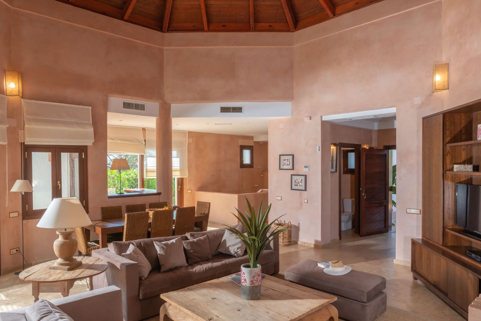5 bedroom Villa for sale in Benalup with pool garage - € 790,000 (Ref: 8723603)