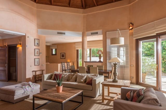 5 bedroom Villa for sale in Benalup with pool garage - € 830,000 (Ref: 8723604)