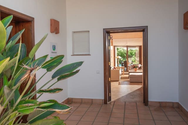 5 bedroom Villa for sale in Benalup with pool garage - € 830,000 (Ref: 8723604)