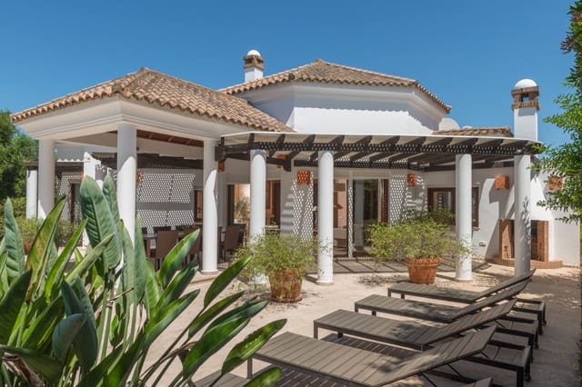5 bedroom Villa for sale in Benalup with pool garage - € 830,000 (Ref: 8723604)