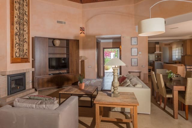 5 bedroom Villa for sale in Benalup with pool garage - € 830,000 (Ref: 8723604)