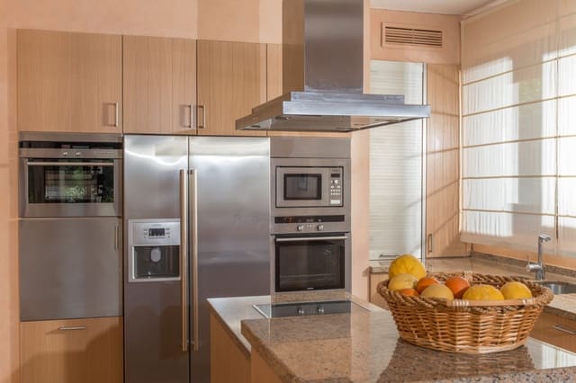 5 sypialnia Willa na sprzedaż w Benalup z basenem garażem - 790 000 € (Ref: 8723604)