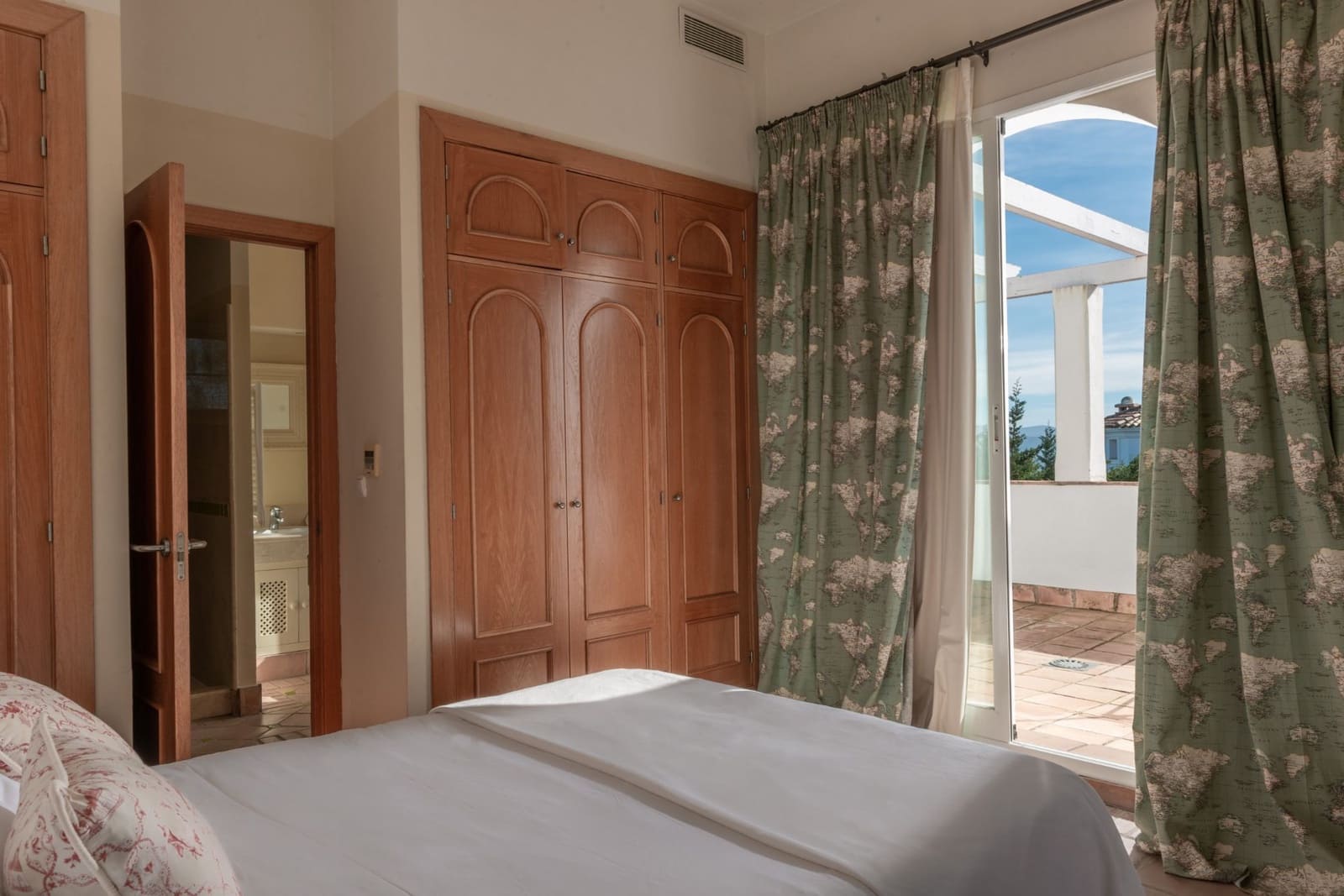 6 chambre Villa/Maison à vendre à Benalup avec piscine garage - 685 000 € (Ref: 8781164)