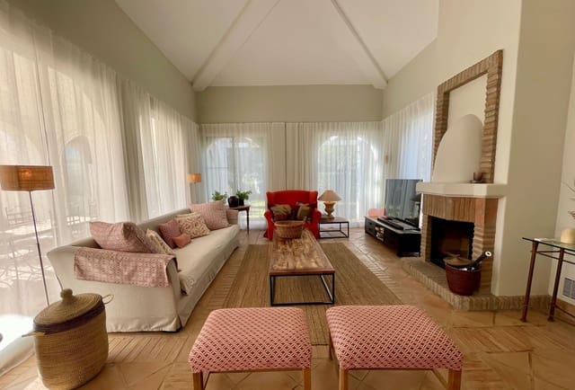 6 bedroom Villa for sale in Benalup with pool garage - € 685,000 (Ref: 8781164)