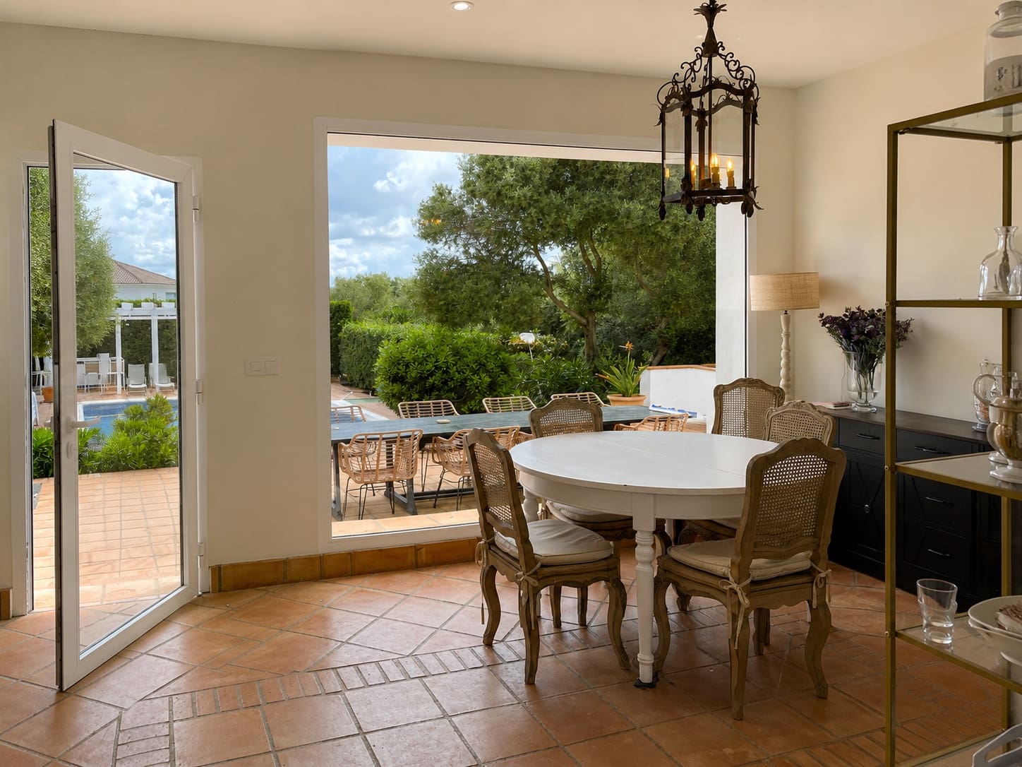 6 bedroom Villa for sale in Benalup with pool garage - € 685,000 (Ref: 8781164)