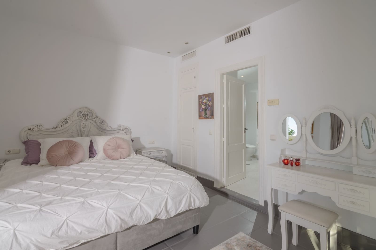 4 bedroom Villa for sale in Benalup with pool garage - € 890,000 (Ref: 8805831)