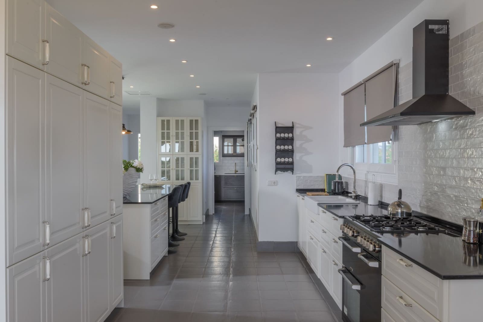 4 bedroom Villa for sale in Benalup with pool garage - € 890,000 (Ref: 8805831)